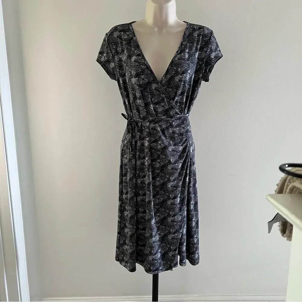 Surplice Dress Size Small Worthington Stretch V Neck Short Sleeve Midi - Picture 9 of 9